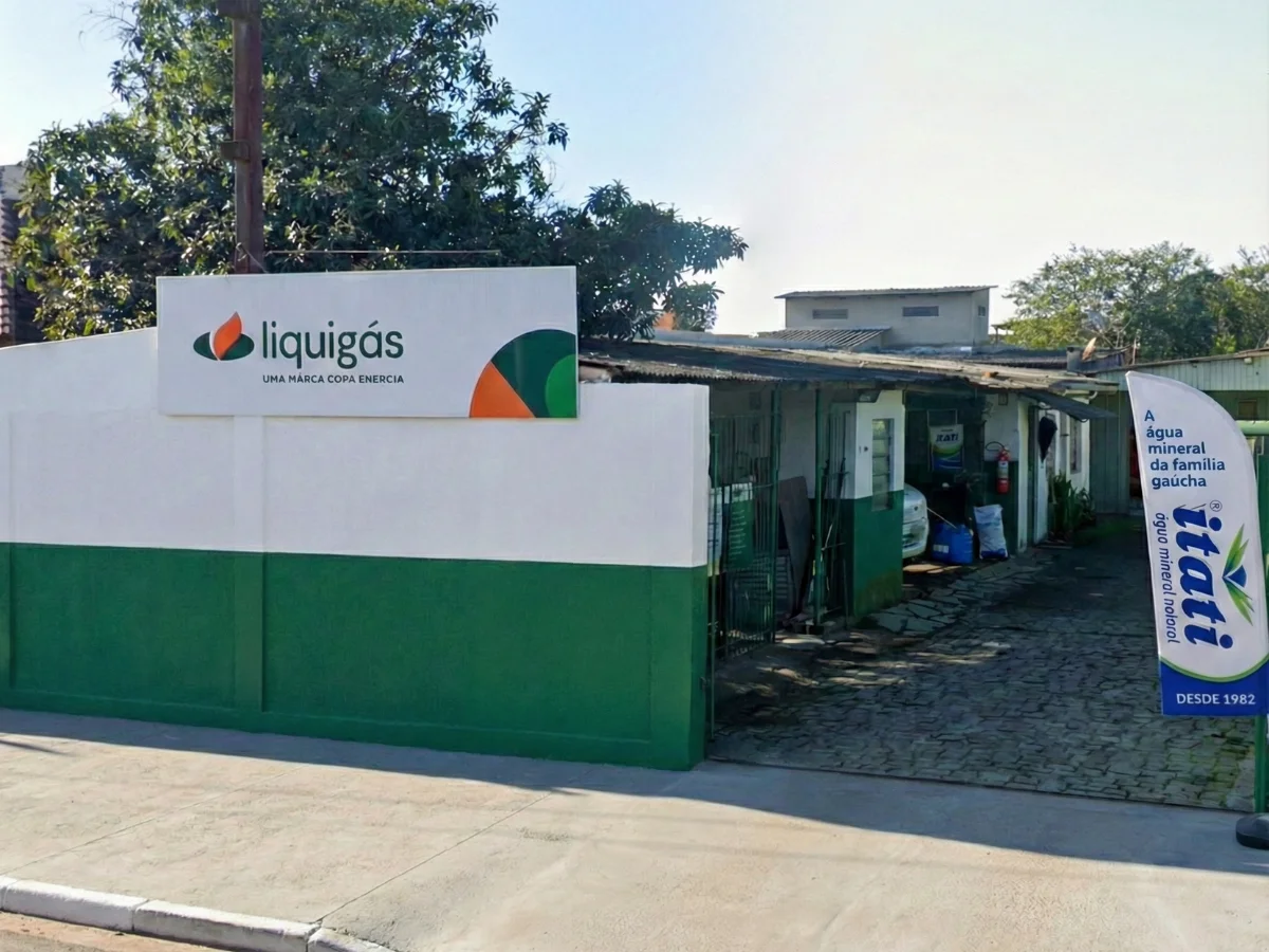 Fachada da distribuidora Lucrigás Revenda Liquigás e Água Itati no bairro Niterói em Canoas